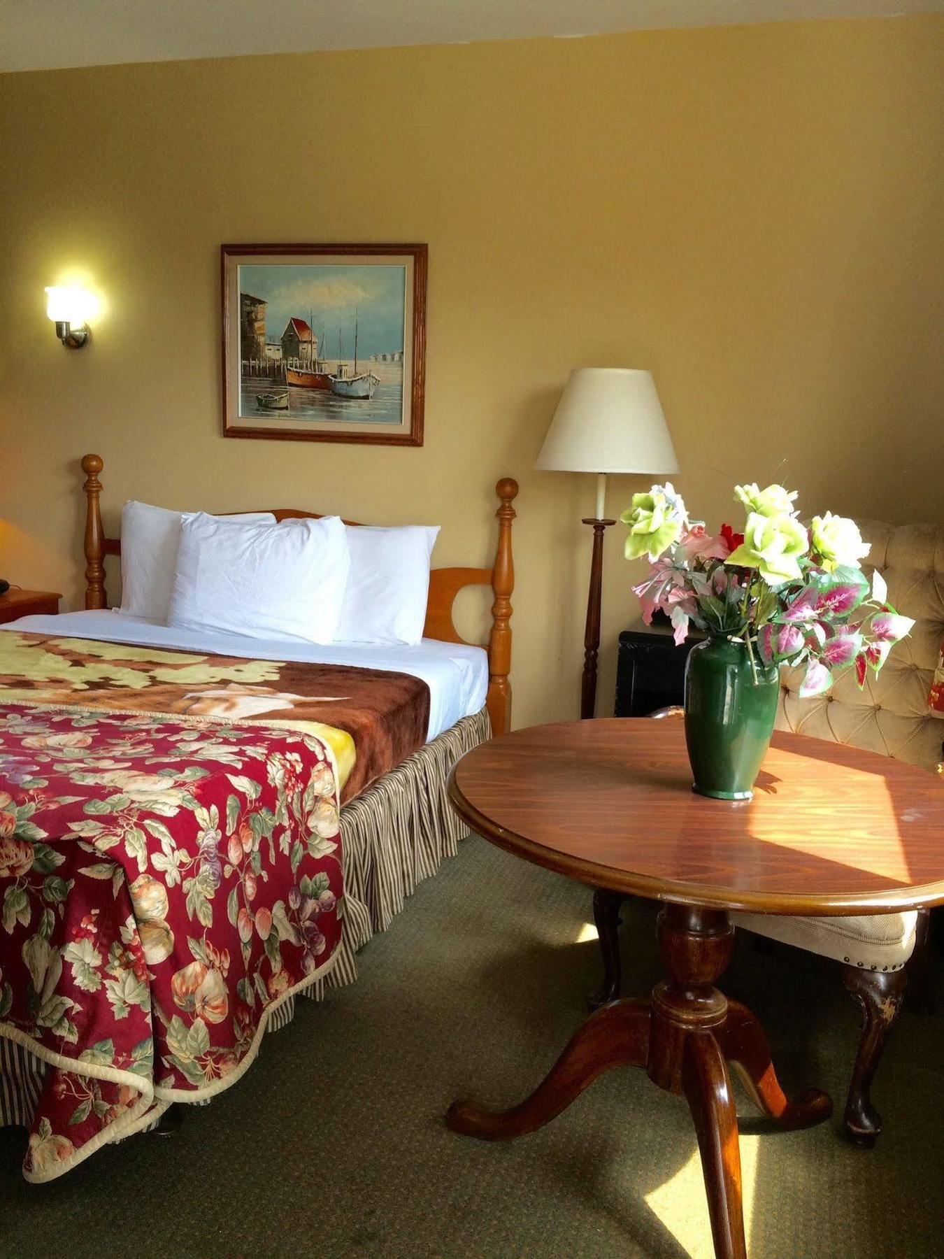 E-Lodge Near The Falls ไนแอการาฟอลส์ ภายนอก รูปภาพ